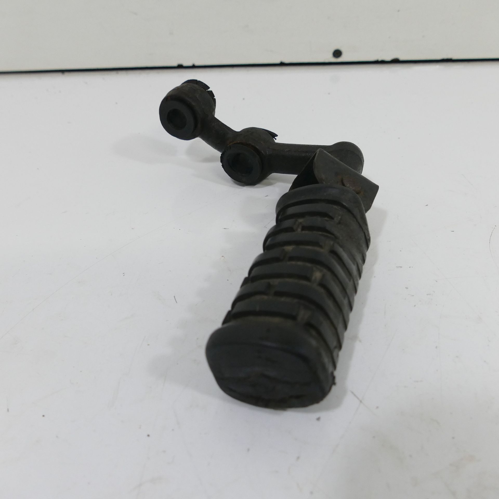 Kawasaki Z 900 / Z 1000 Footpeg Assembly Right Footpeg Carrier