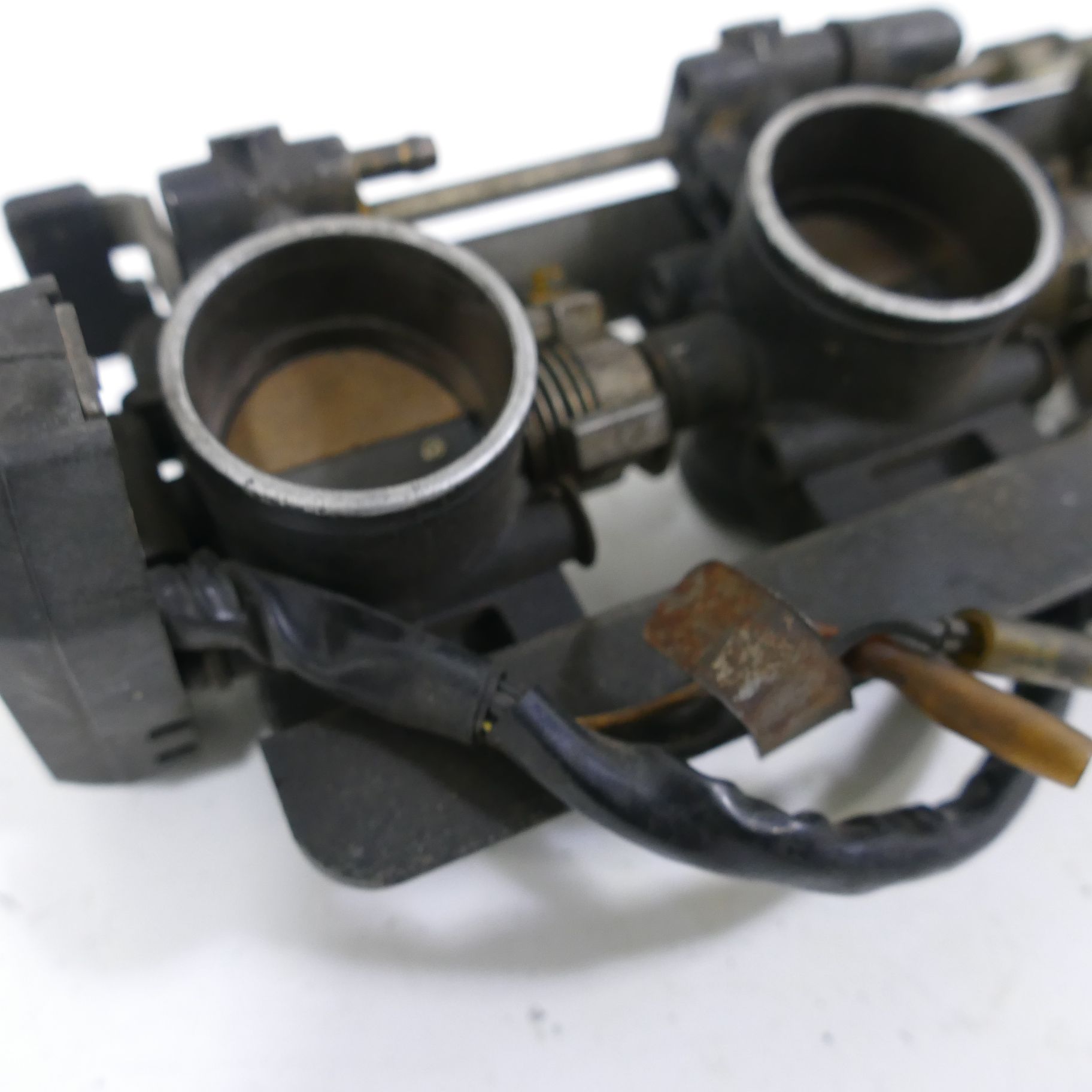 専用4 Kawasaki GPZ 1100 B1 Fuel Injector Throttle Valves Injectors 83196