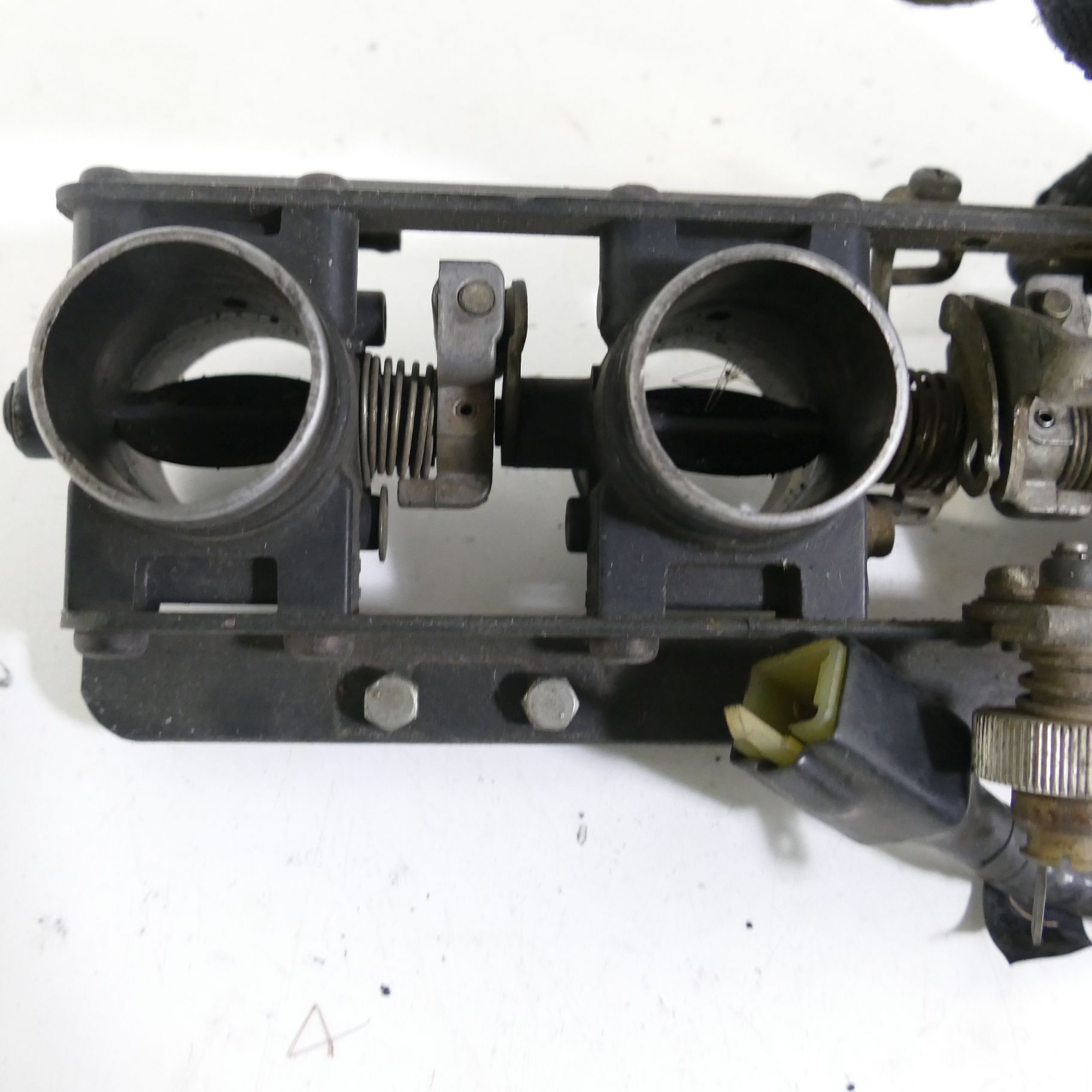 専用4 Kawasaki GPZ 1100 B1 Fuel Injector Throttle Valves Injectors 83196